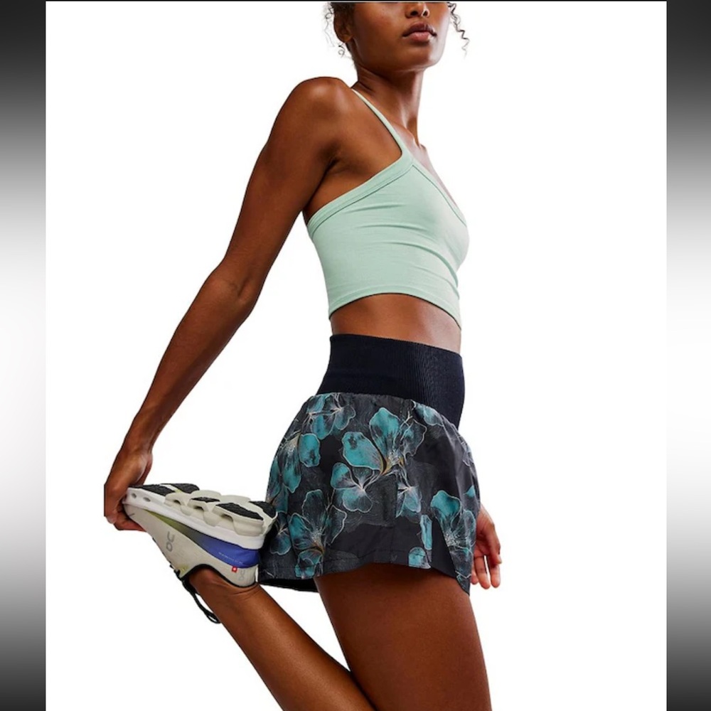 Nwt FP Movement Carpe Diem Floral Print‎ Shorts